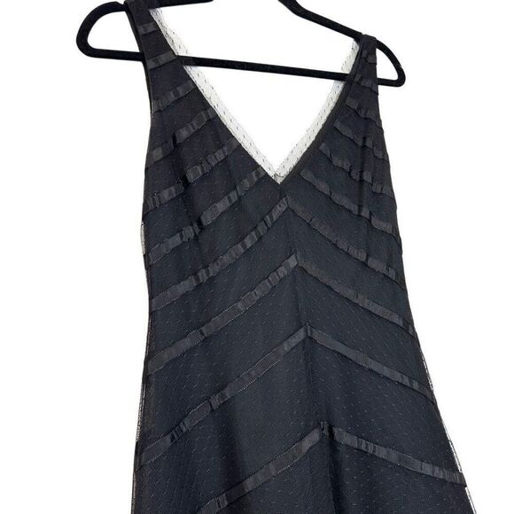 Vintage BCBG Maxazria Striped V Neck Sleeveless Flared Black Party Dress Size 4 - Picture 4 of 6